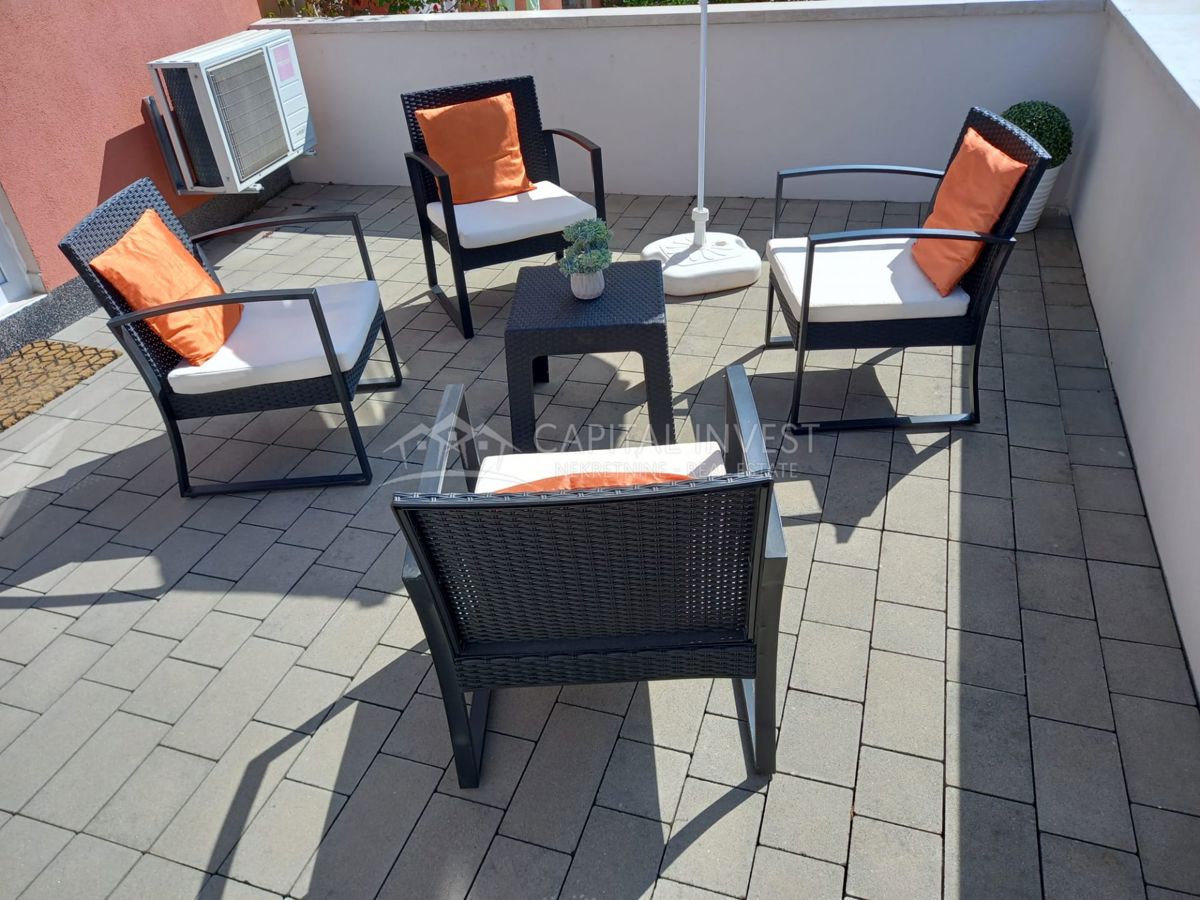 Appartamento, Pola, Veli vrh, piano terra con ampia terrazza
