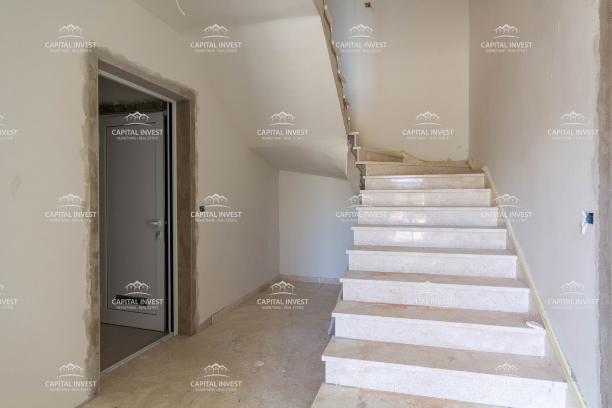 Appartamento trilocale, due balconi, nuova costruzione, Pola, Istria