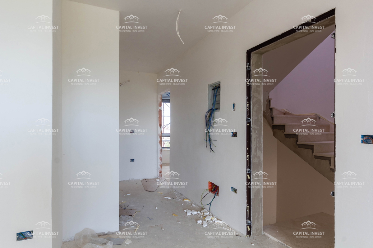 Appartamento trilocale, due balconi, nuova costruzione, Pola, Istria