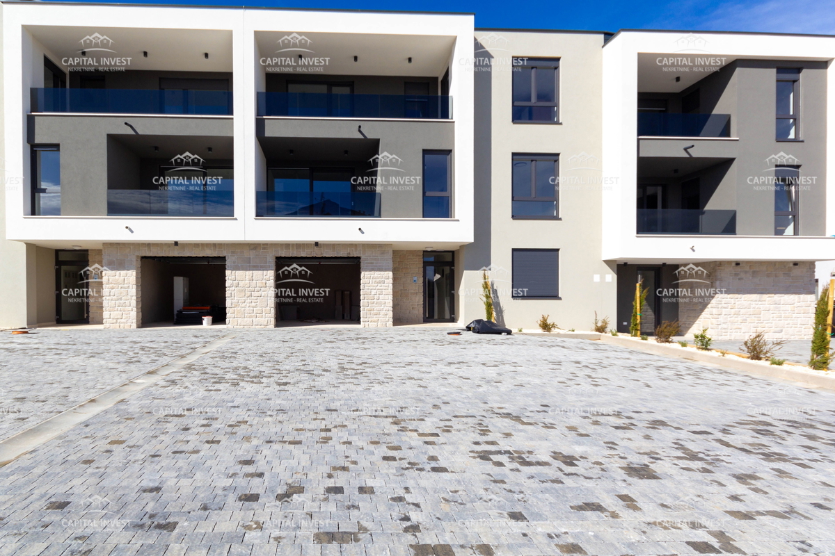 Appartamento trilocale, due balconi, nuova costruzione, Pola, Istria