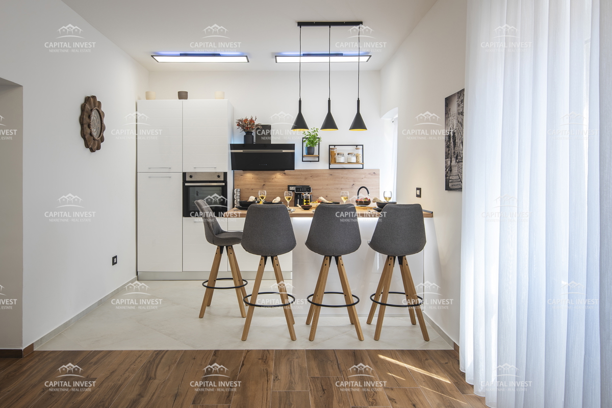 Appartamento, trilocale, Centro, Pula, Istria