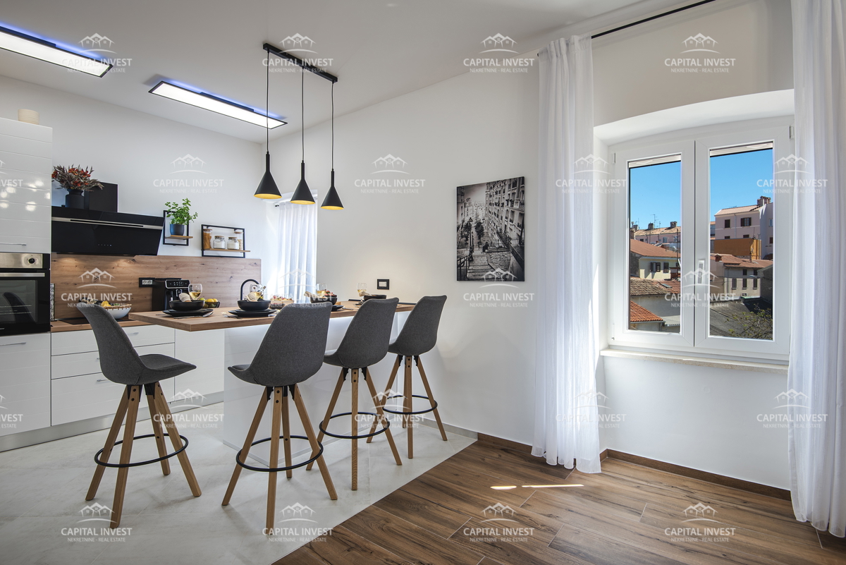 Appartamento, trilocale, Centro, Pula, Istria