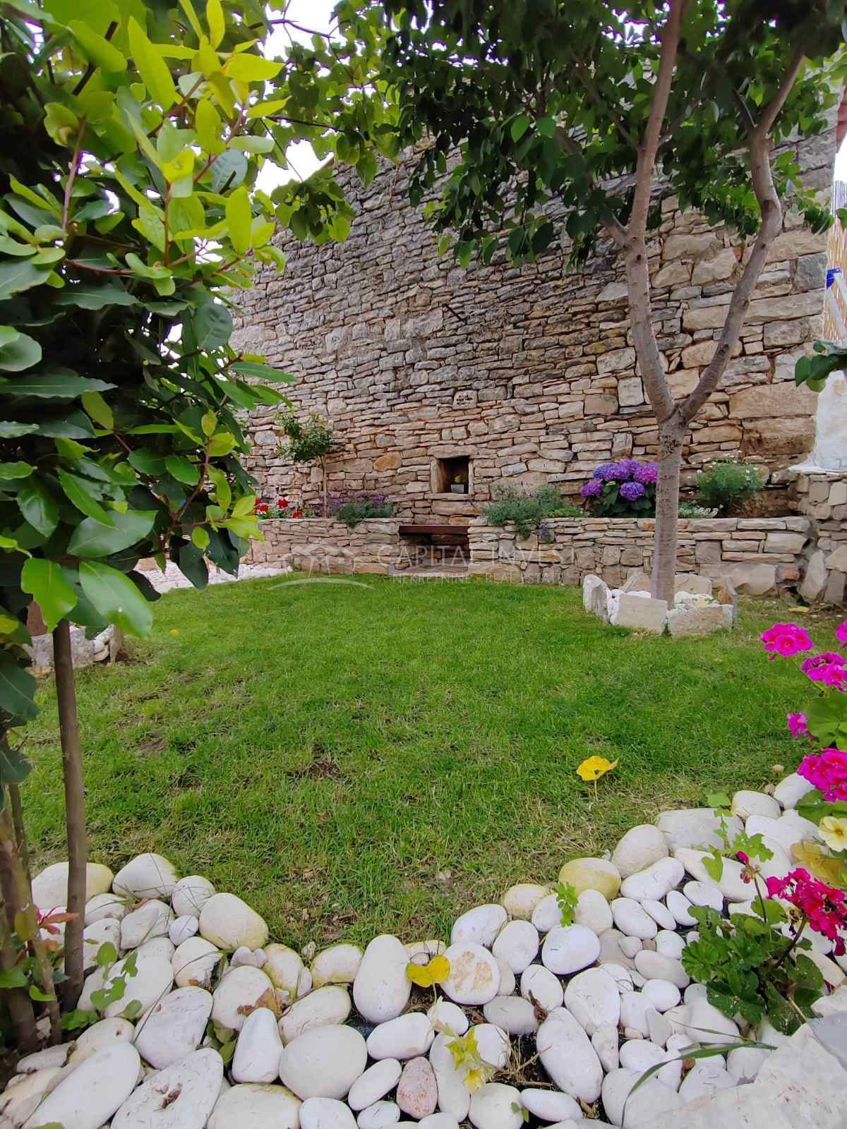 Casa ristrutturata con piscina, Galižana, Istria