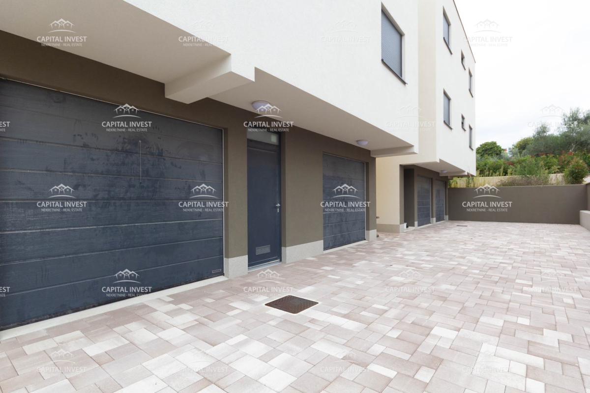 Appartamento trilocale con terrazza, Štinjan, Istria