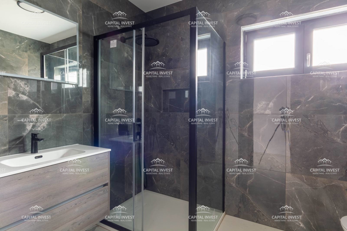 Appartamento trilocale con terrazza, Štinjan, Istria