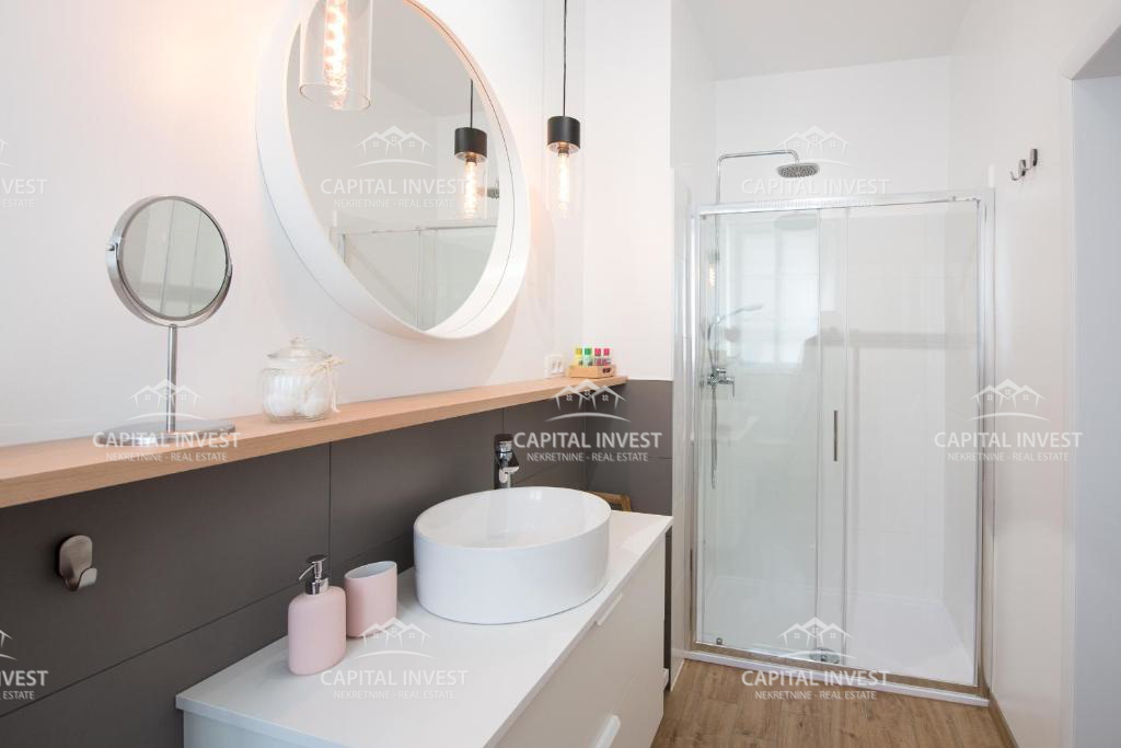 Casa con sei appartamenti, piscina, centro, Pula