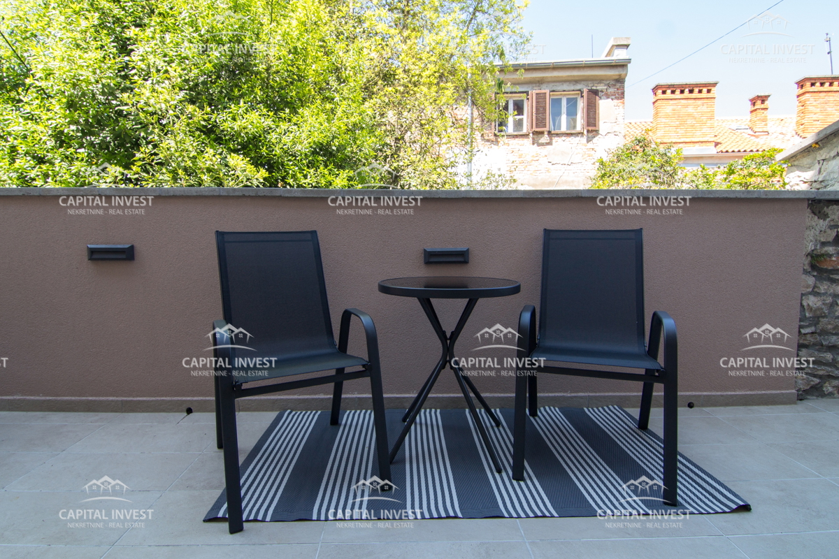 Casa con sei appartamenti, piscina, centro, Pula