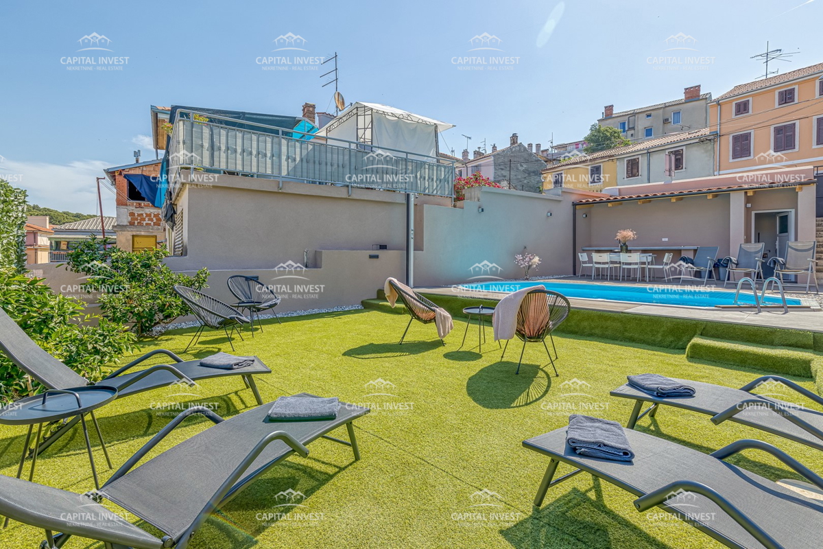 Casa con sei appartamenti, piscina, centro, Pula