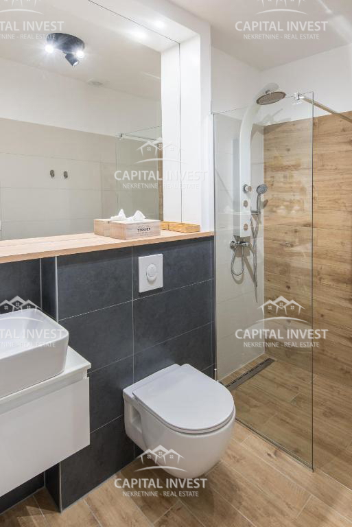 Casa con sei appartamenti, piscina, centro, Pula