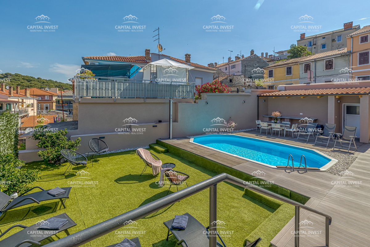 Casa con sei appartamenti, piscina, centro, Pula