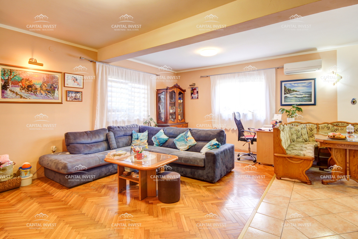 Casa, Tre appartamenti, Grande giardino, Garage, Šišan, Istra