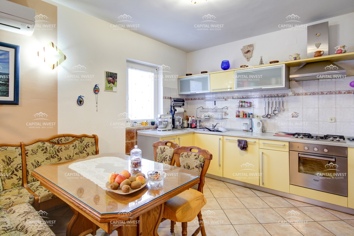 Casa, Tre appartamenti, Grande giardino, Garage, Šišan, Istra