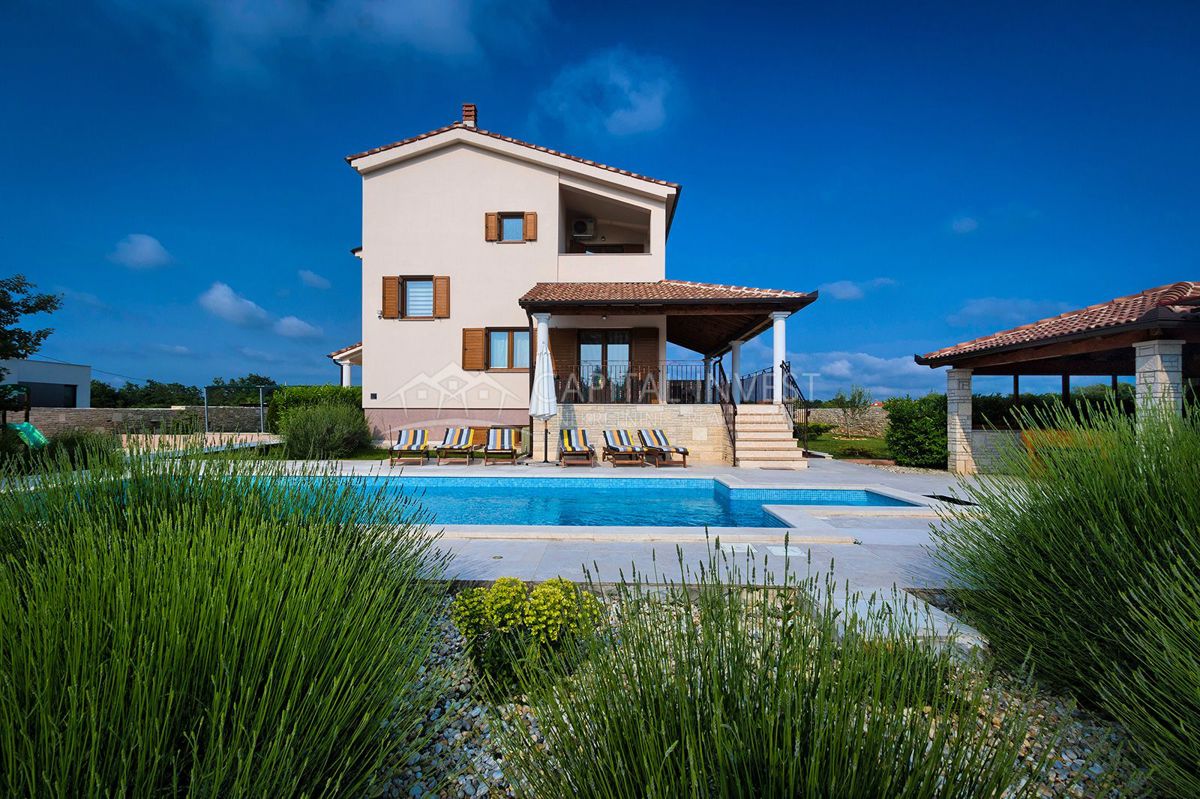 Villa con ampio giardino e piscina Svetvinčenat, Istria