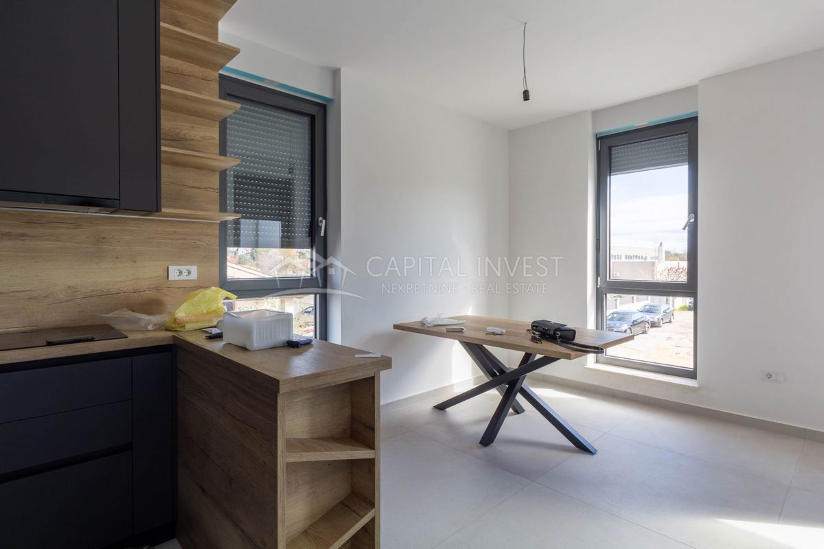 Appartamento con tre camere da letto, due balconi, nuova costruzione, Pola, Istria