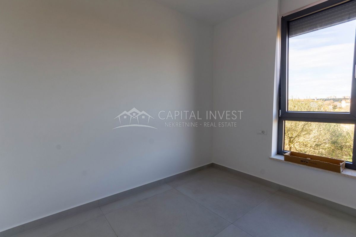 Appartamento con tre camere da letto, due balconi, nuova costruzione, Pola, Istria