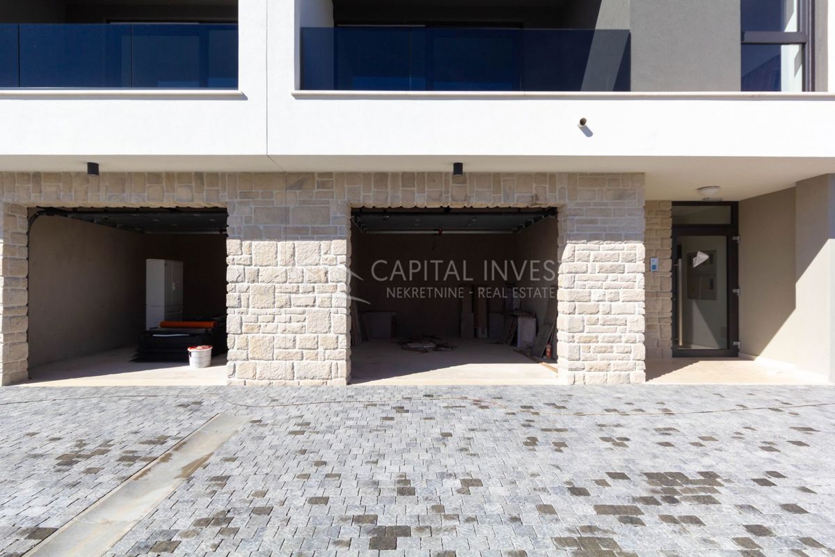 Appartamento con tre camere da letto, due balconi, nuova costruzione, Pola, Istria
