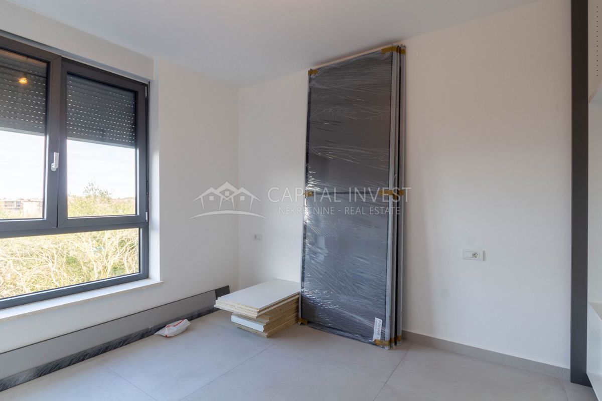 Appartamento con tre camere da letto, due balconi, nuova costruzione, Pola, Istria