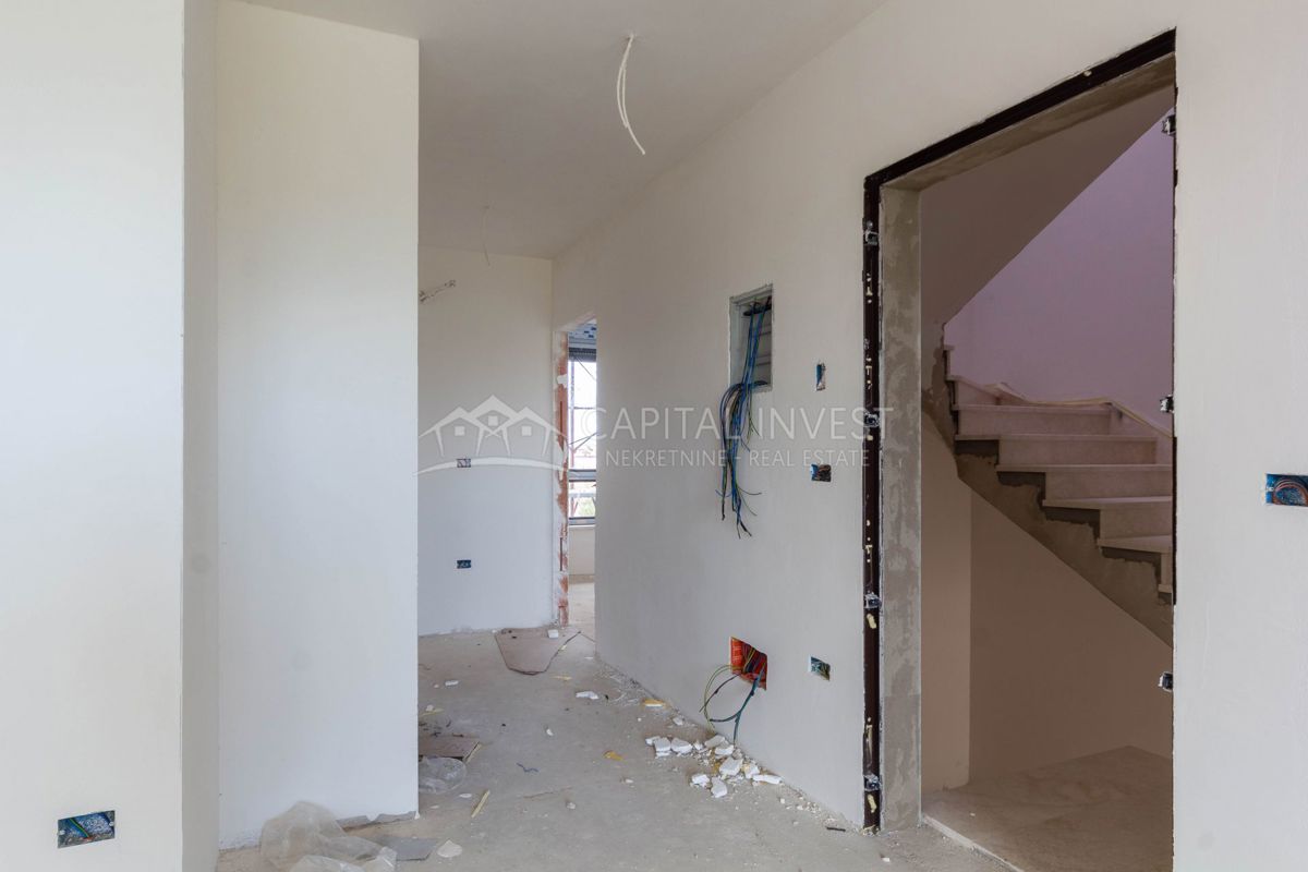 Appartamento con tre camere da letto, due balconi, nuova costruzione, Pola, Istria