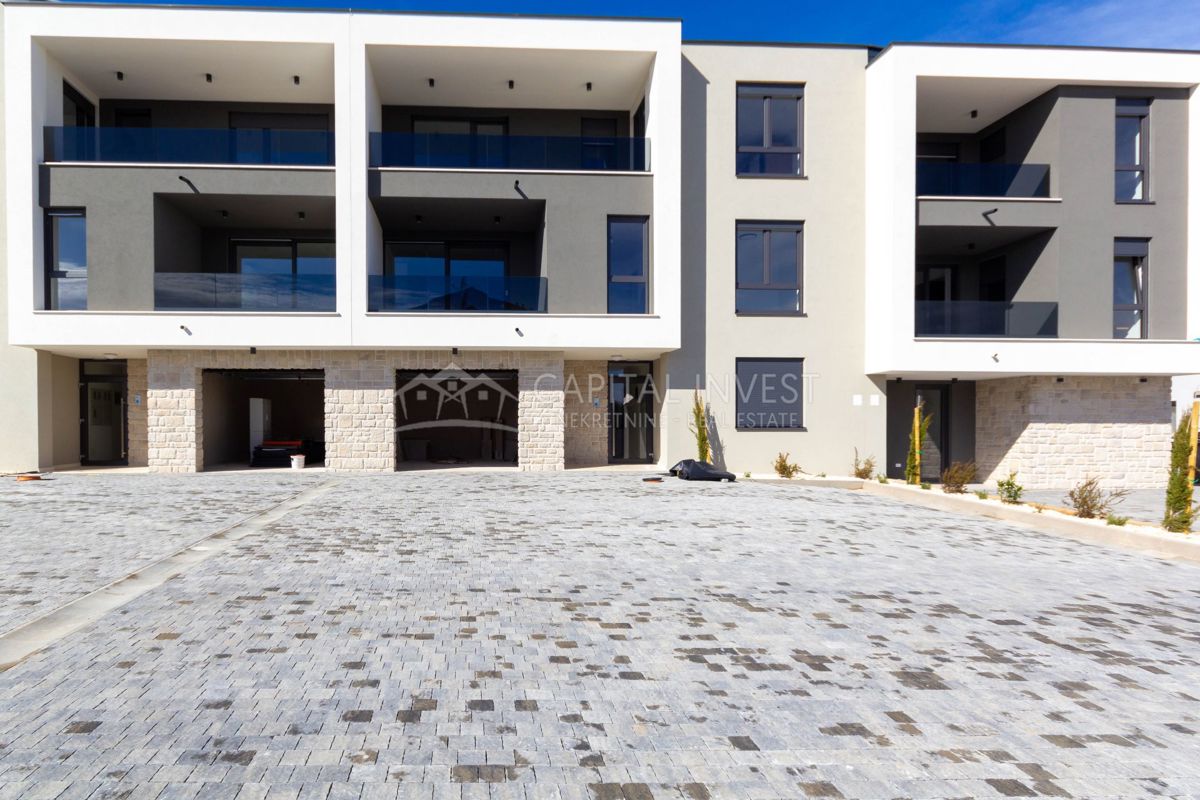 Appartamento con tre camere da letto, due balconi, nuova costruzione, Pola, Istria