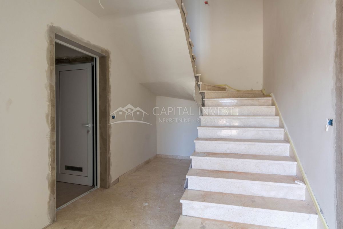 Appartamento con tre camere da letto, due balconi, nuova costruzione, Pola, Istria