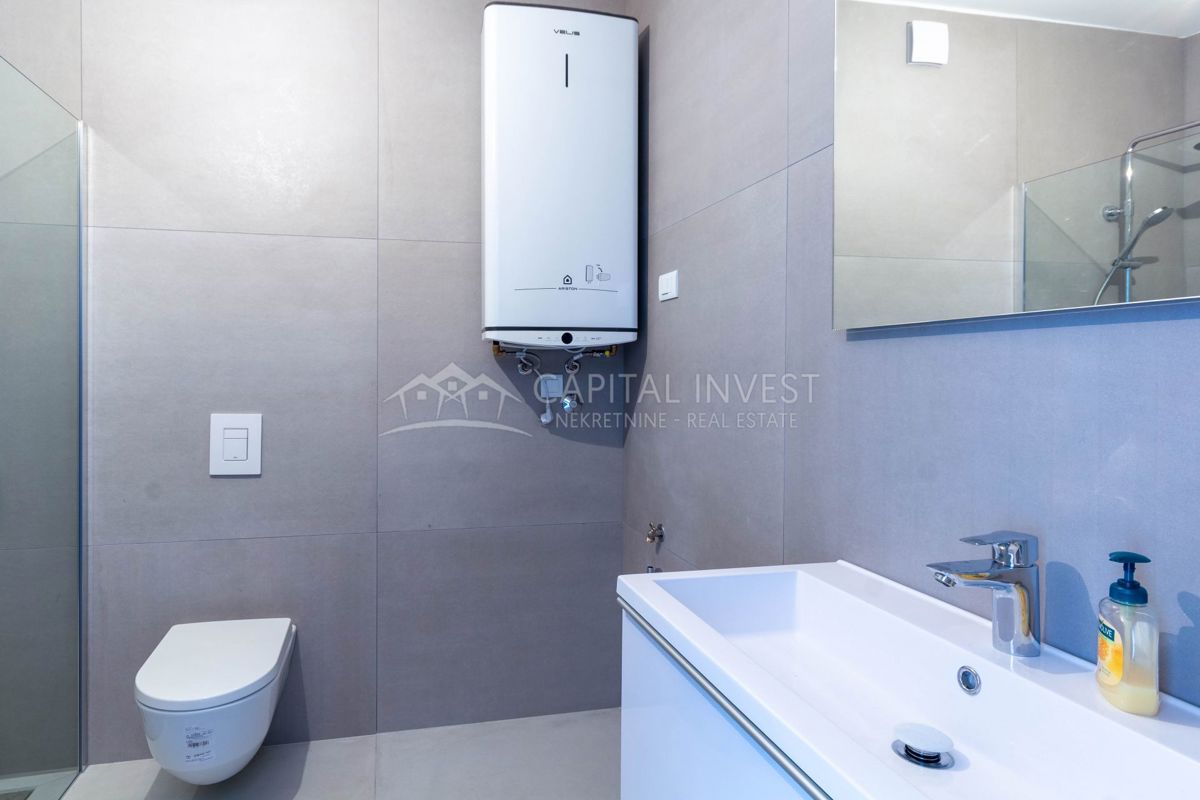 Appartamento con tre camere da letto, due balconi, nuova costruzione, Pola, Istria