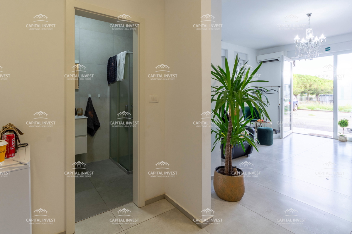 Locale commerciale, Pola, Istria