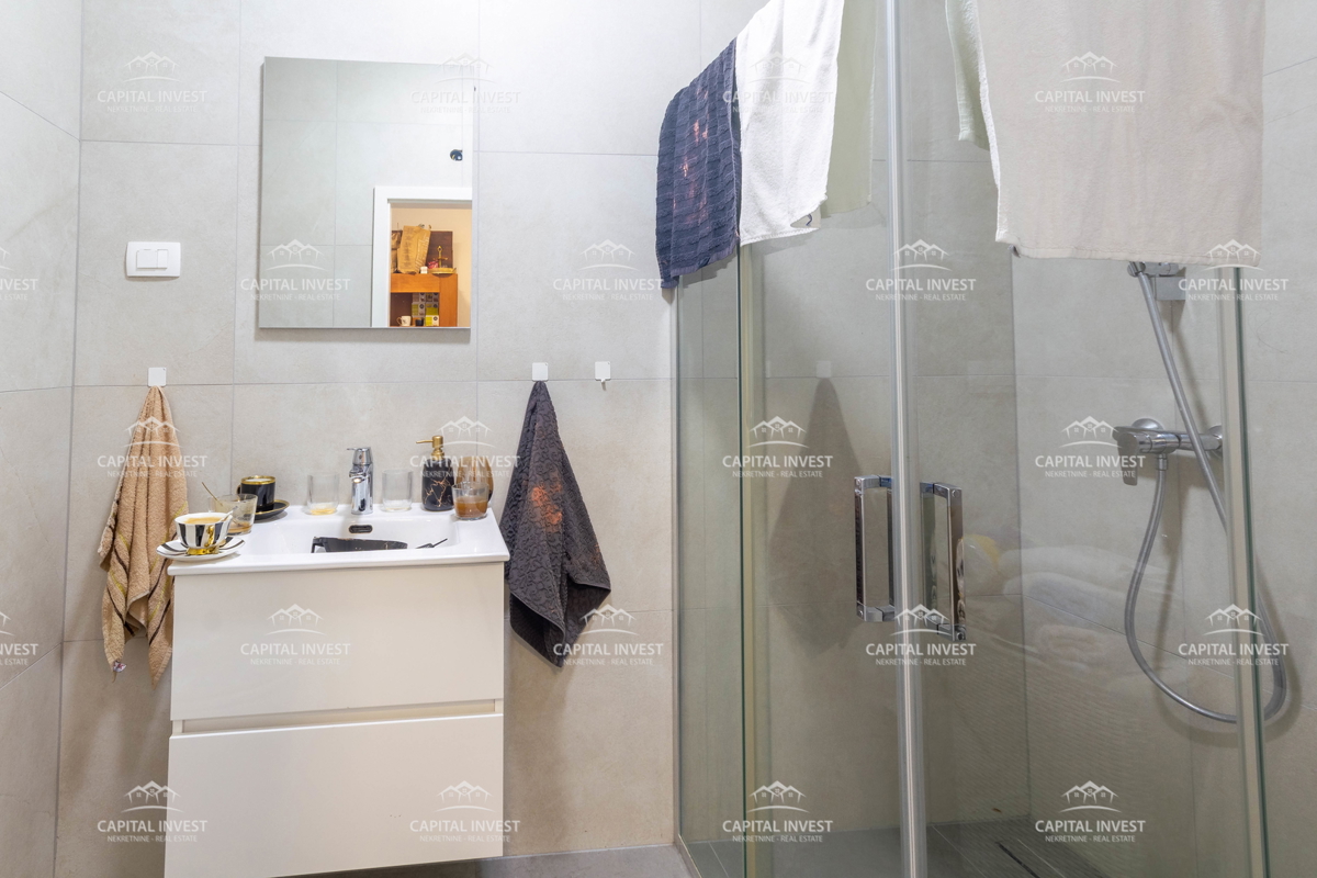 Locale commerciale, Pola, Istria