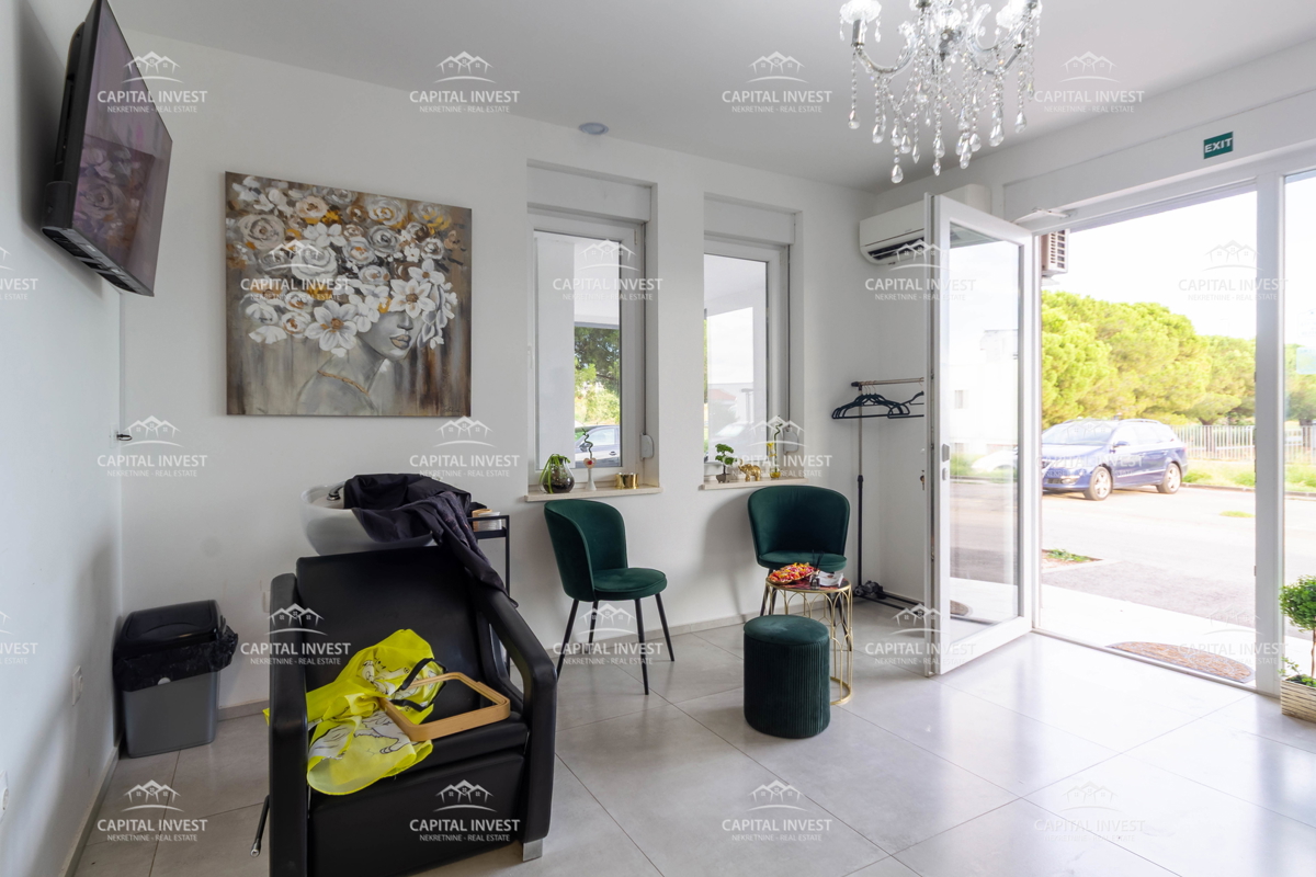 Locale commerciale, Pola, Istria