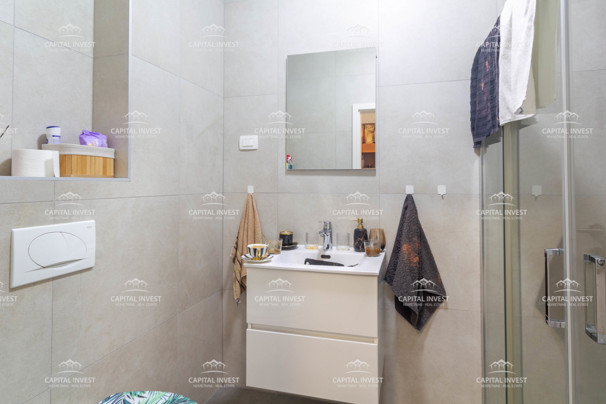 Locale commerciale, Pola, Istria