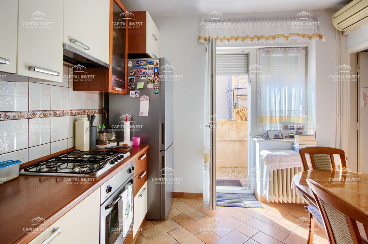 Appartamento con due camere, primo piano, centro, Pola