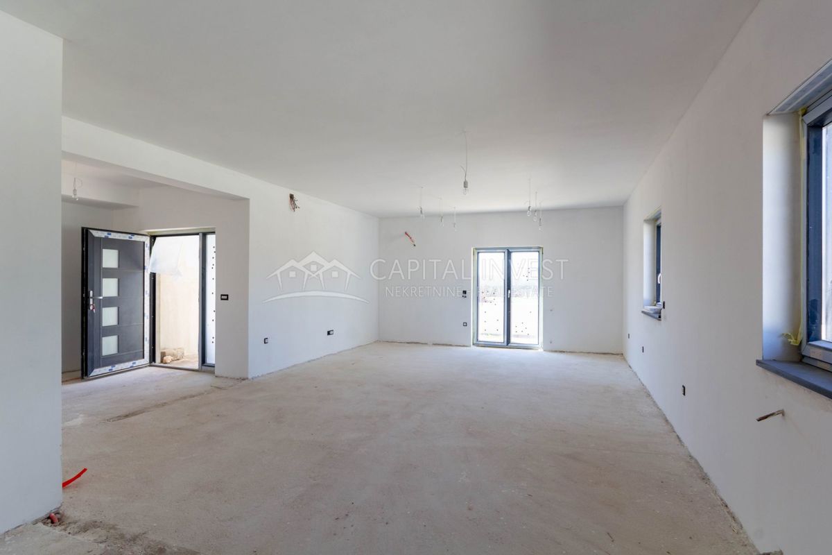 Casa indipendente con garage, Pola, Istria