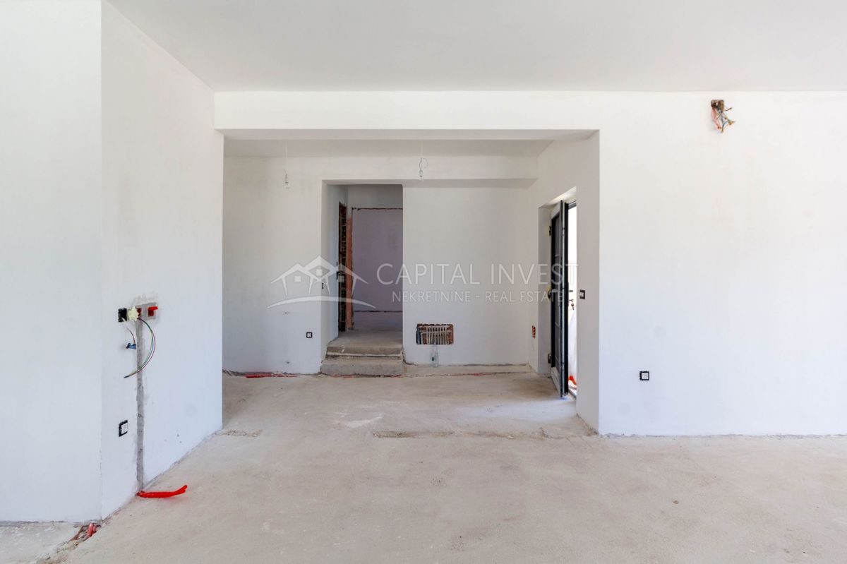 Casa indipendente con garage, Pola, Istria