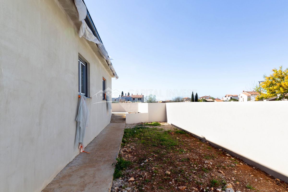 Casa indipendente con garage, Pola, Istria