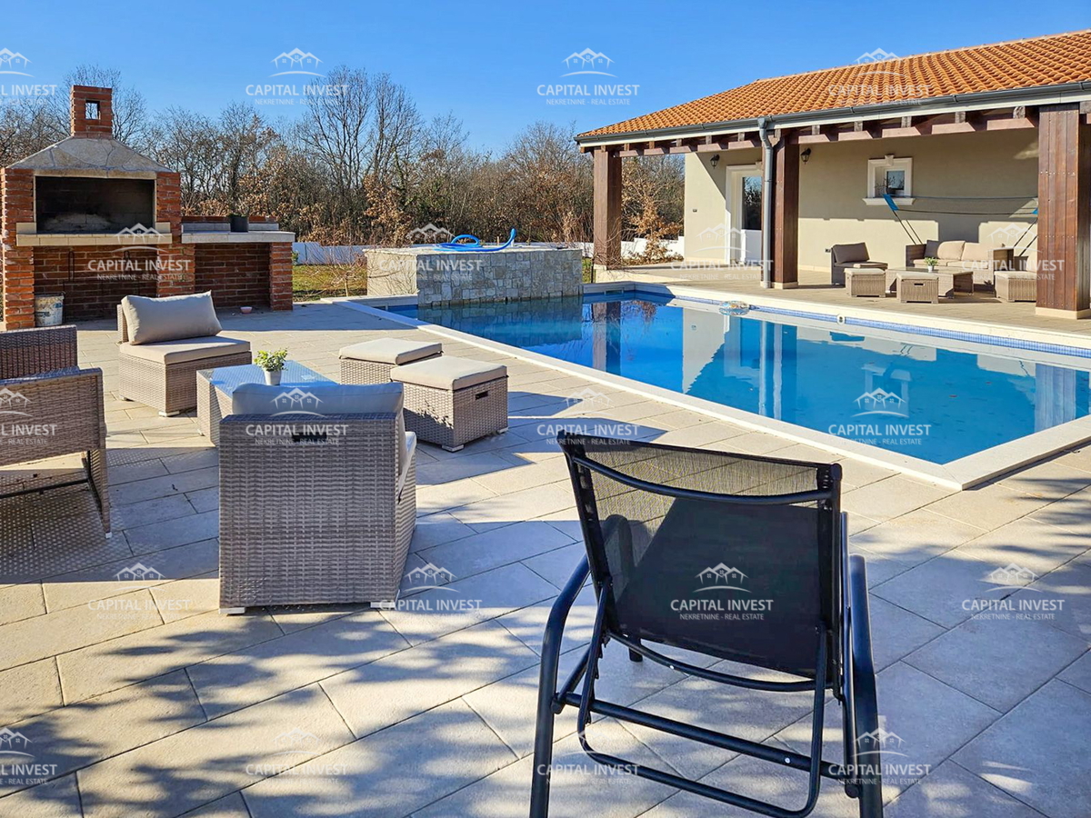 Casa con piscina su un ampio terreno, Štokovci, Istria