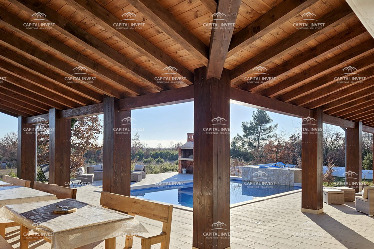 Casa con piscina su un ampio terreno, Štokovci, Istria