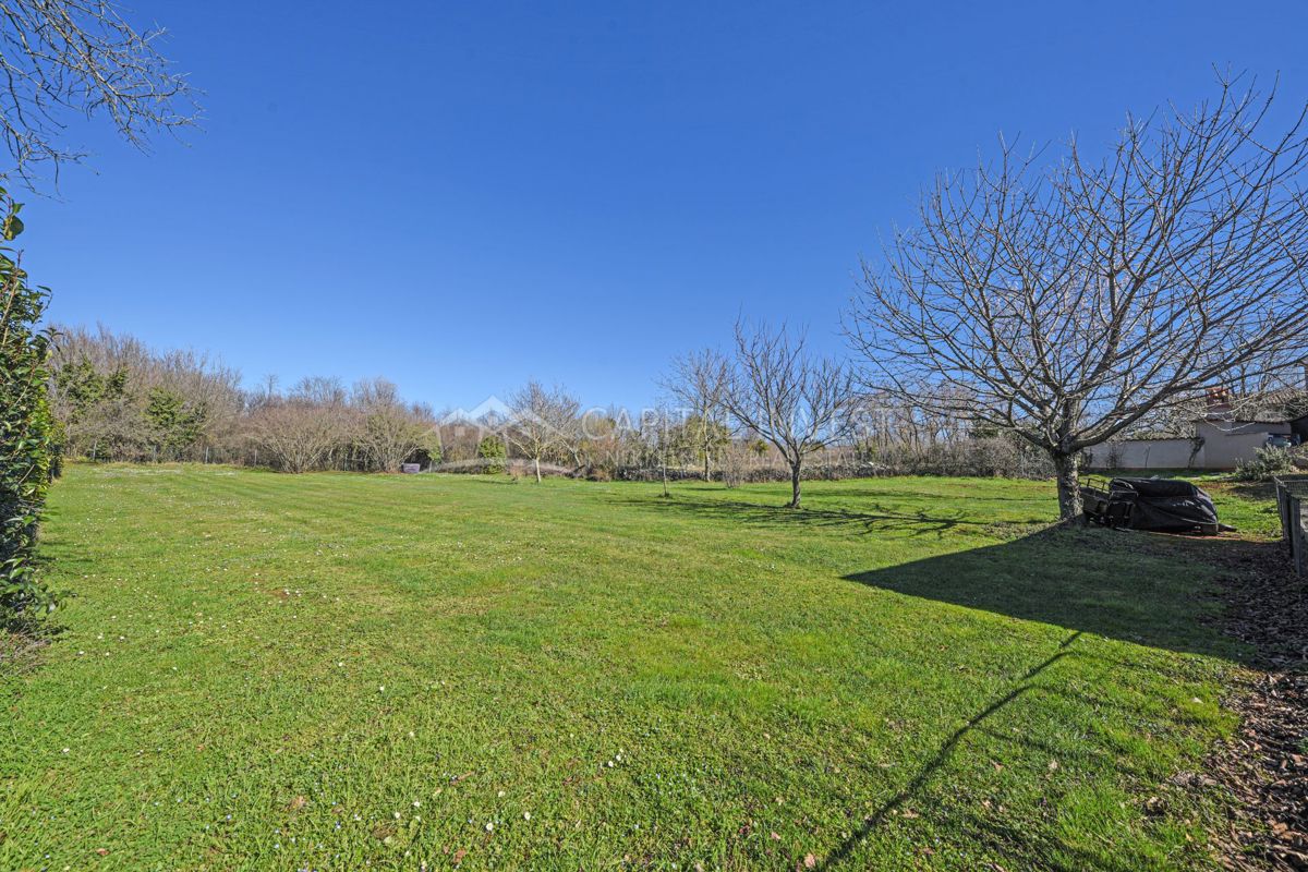 Due case, terreno edificabile, Barban, Istria