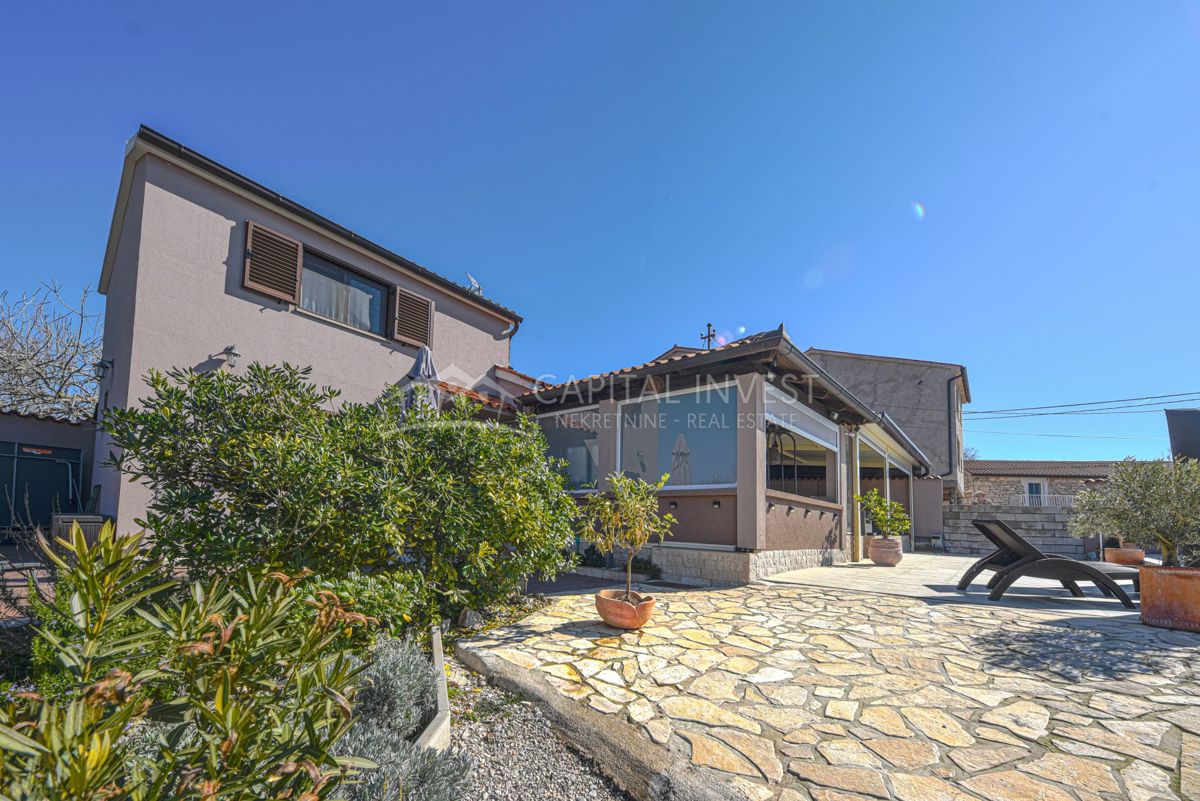 Due case, terreno edificabile, Barban, Istria