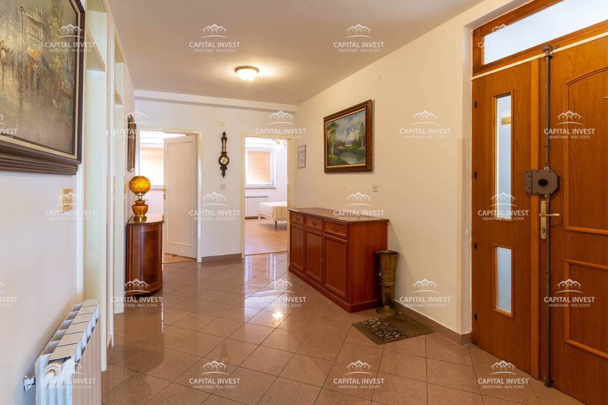 Appartamento con due camere, terrazza, Pola, Veruda