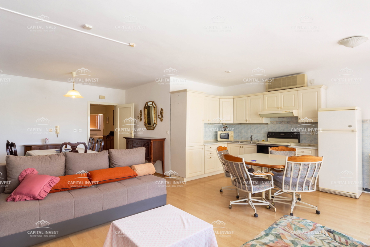 Appartamento con due camere, terrazza, Pola, Veruda