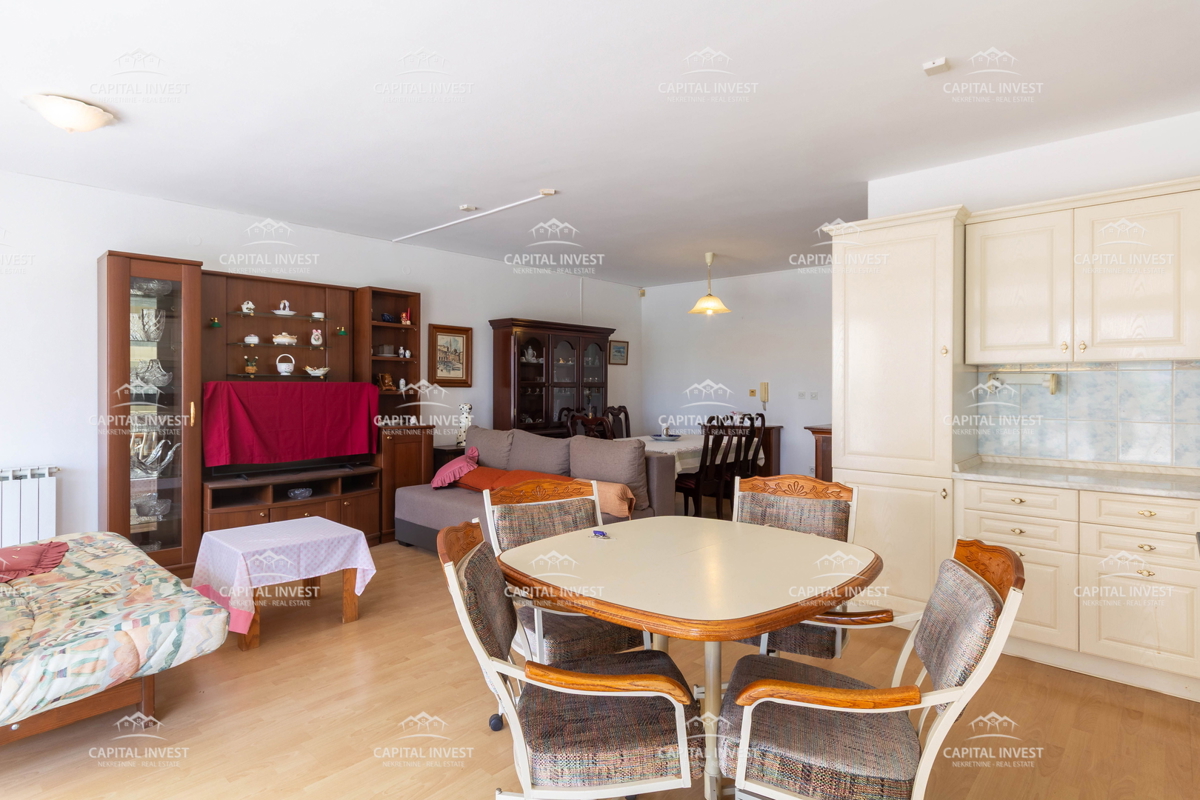 Appartamento con due camere, terrazza, Pola, Veruda