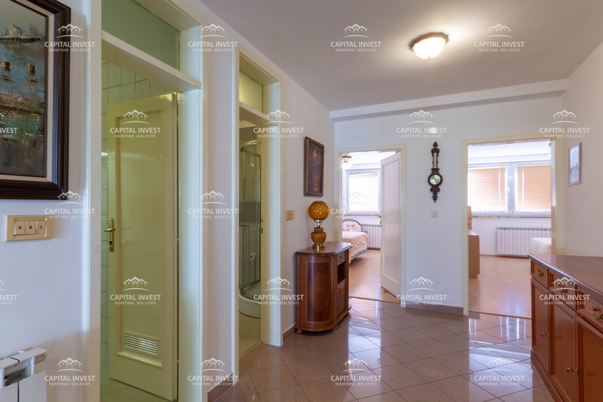 Appartamento con due camere, terrazza, Pola, Veruda