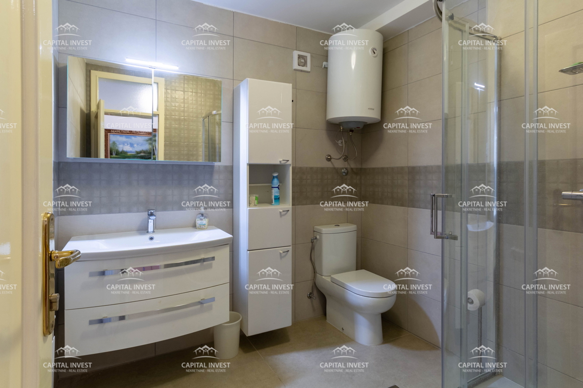 Appartamento con due camere, terrazza, Pola, Veruda