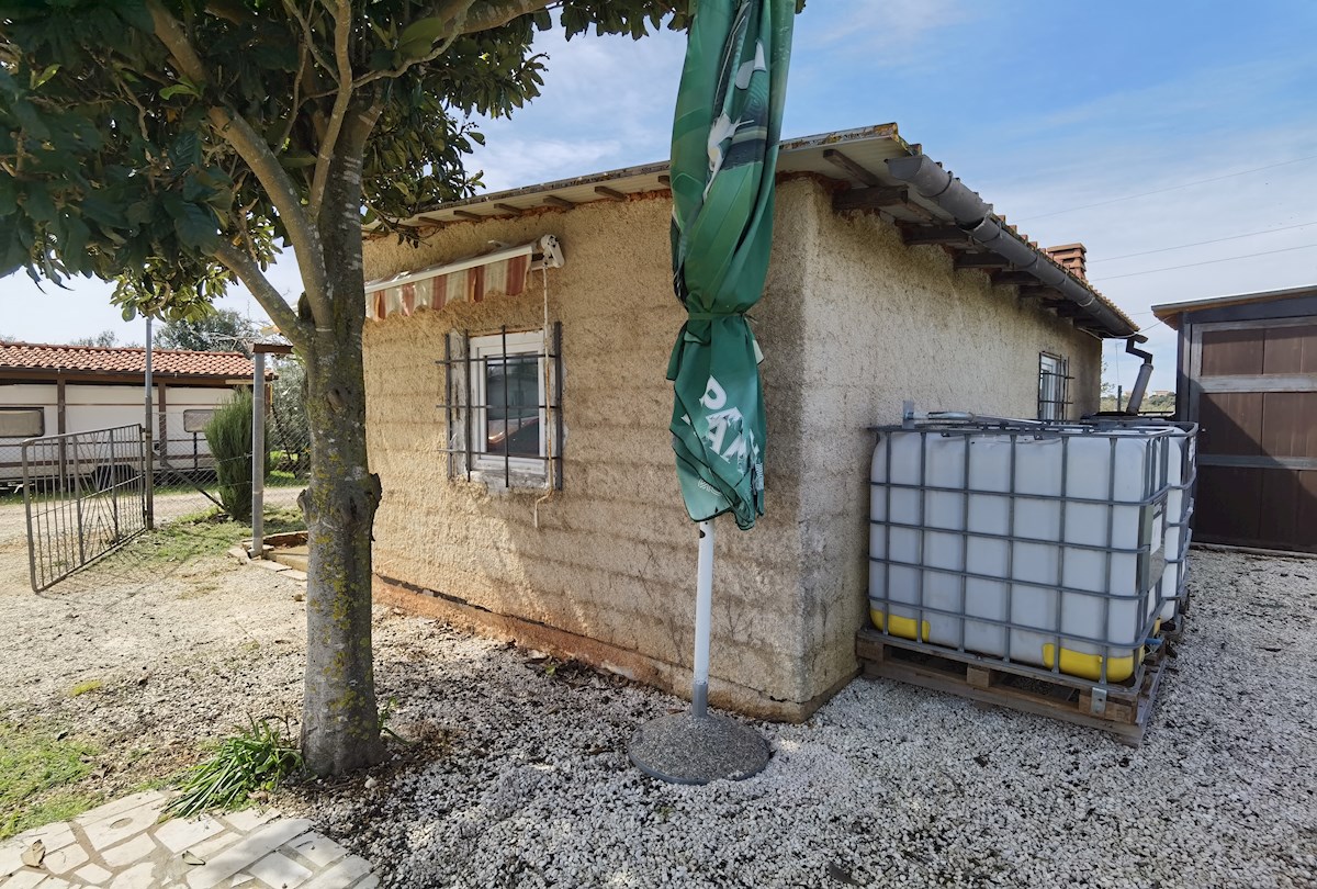 ISTRIA, POLA – Terreno agricolo con casa, a 1500 m dal mare