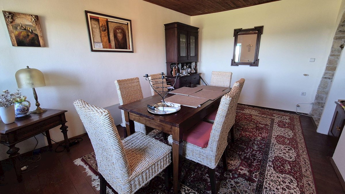 Motovun – Casa in pietra con vista panoramica e giardino