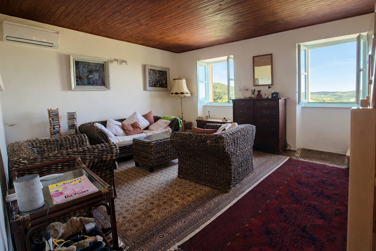 Motovun – Casa in pietra con vista panoramica e giardino