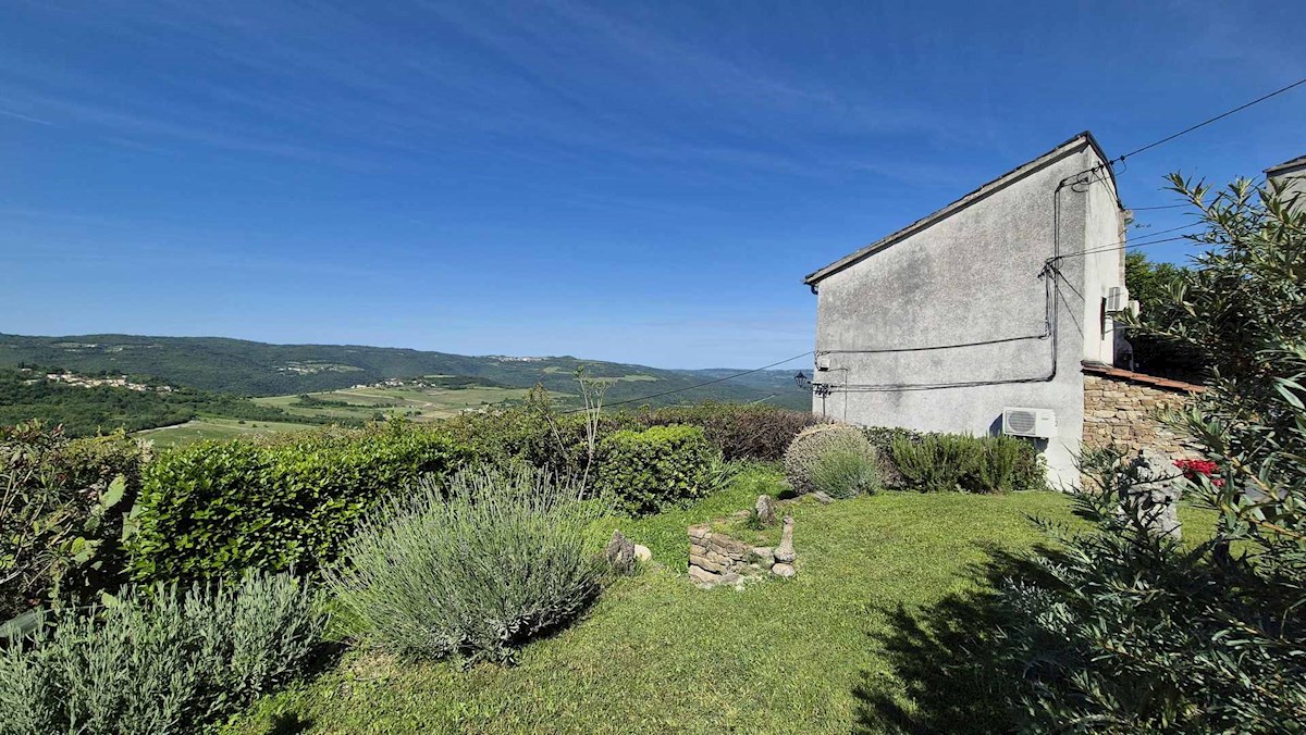 Motovun – Casa in pietra con vista panoramica e giardino