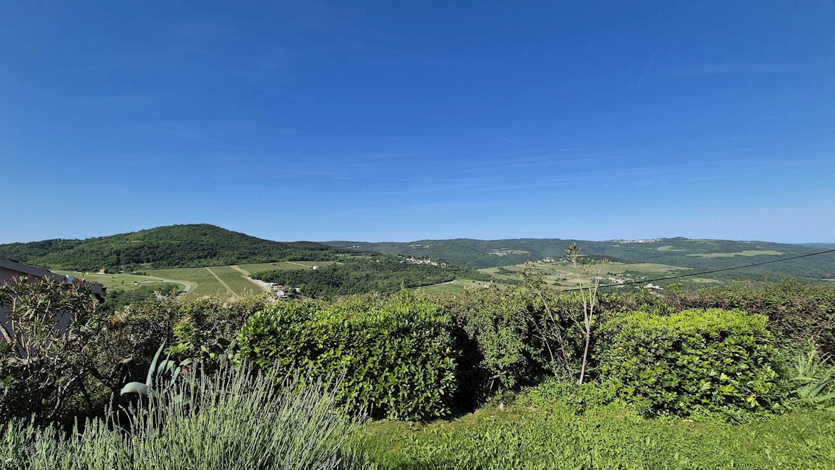 Motovun – Casa in pietra con vista panoramica e giardino