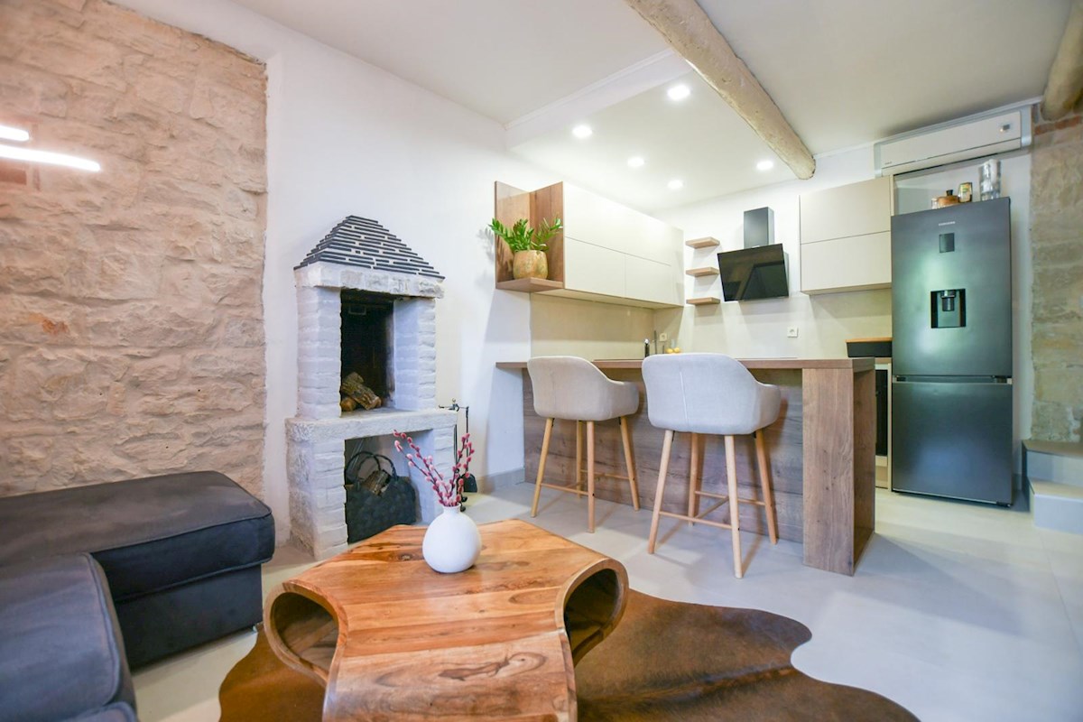 Appartamento duplex nel centro di Parenzo, a 500 m dal mare, 46 m², aria condizionata + camino, terrazza, vicino a tutti i servizi