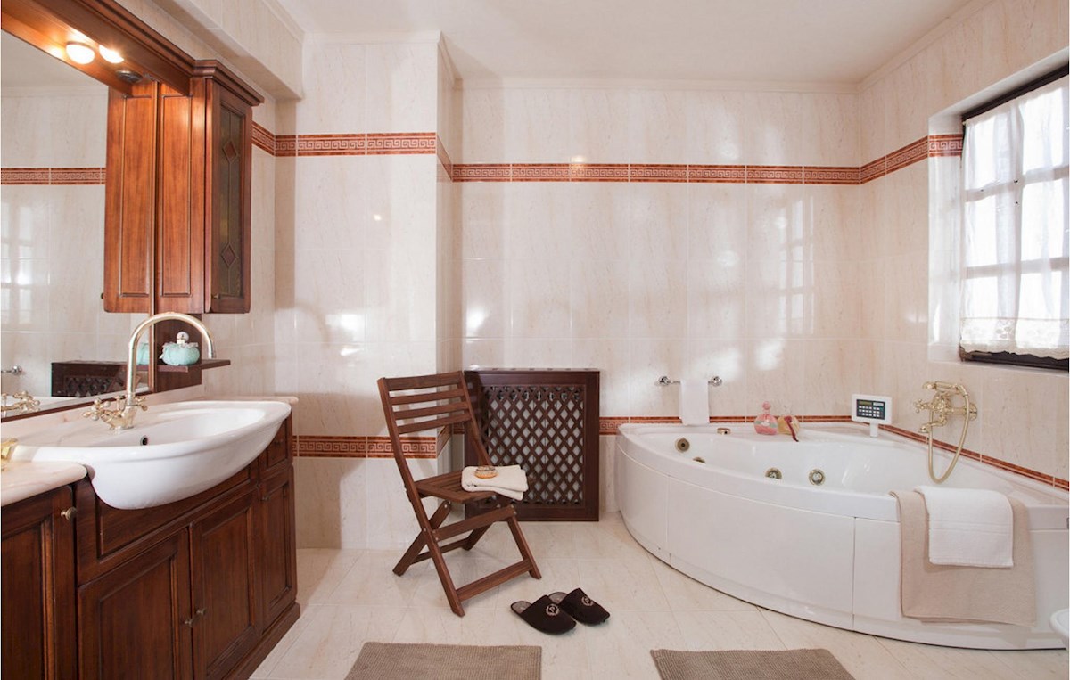 Parenzo, dintorni, comoda villa con piscina