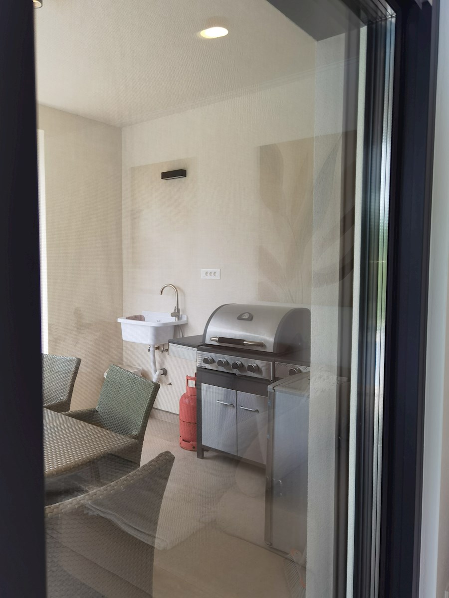 Moderna, nuova casa singola con piscina vicino a Rovigno